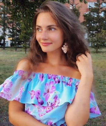 Живу в самом сердце Москвы, и мои услуги доступны для истинных ценителей наслаждения. Раскрой свои фантазии со мной, и я обещаю, что твоя самая сокровенная мечта станет реальностью. Позволь мне заботиться о тебе и подарить тебе незабываемые моменты наслаждения. Ознакомься с моими фото ниже, чтобы увидеть, насколько я привлекательна. Мои клиенты не перестают восхищаться качеством моих услуг, и я гарантирую, что ты останешься довольным нашим временем вместе. 🌹 Вика